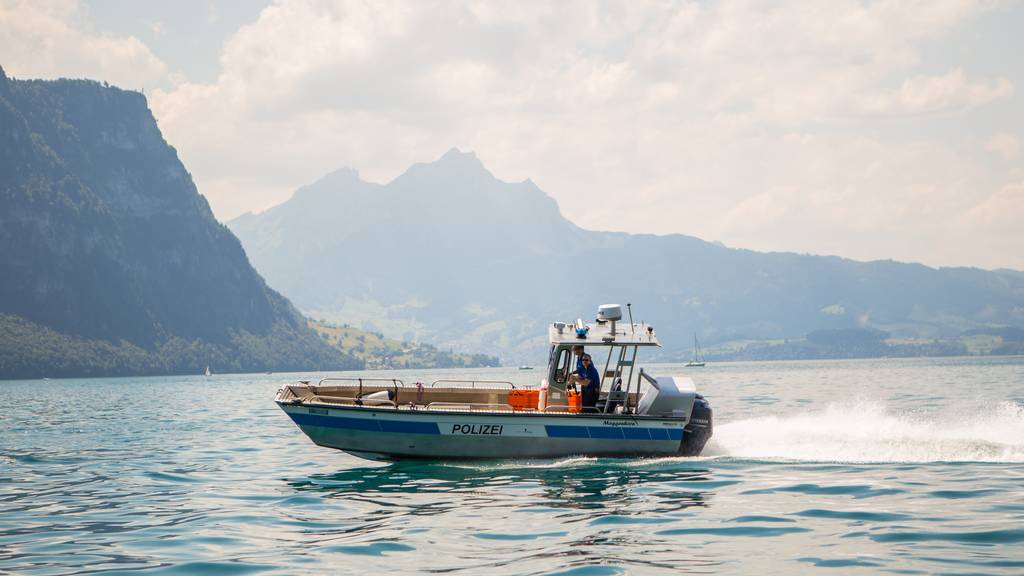 Gesunkenes Boot im Vierwaldstättersee: Bergung wegen Unwetter gescheitert