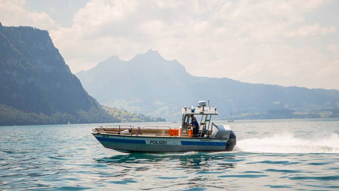 Gesunkenes Boot im Vierwaldstättersee: Bergung wegen Unwetter gescheitert