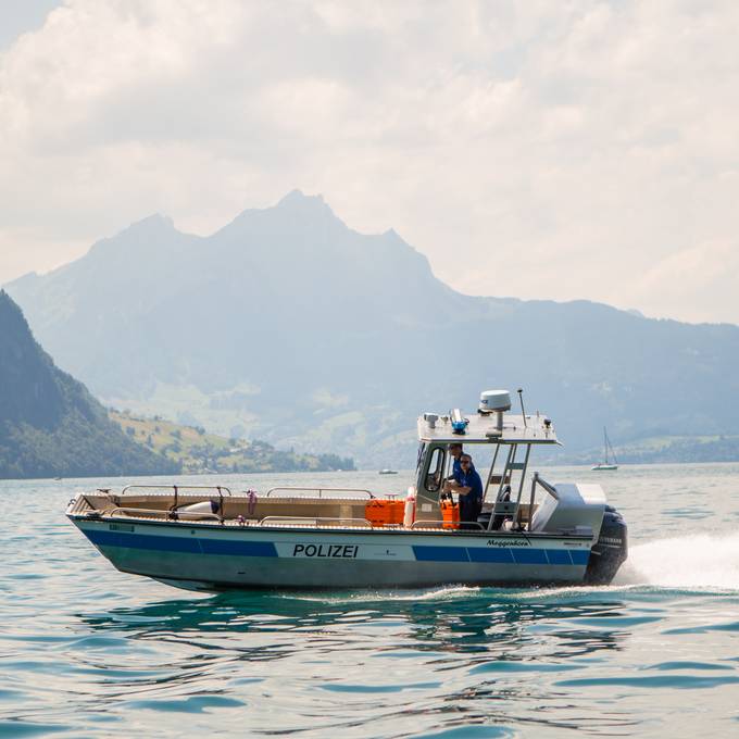 Gesunkenes Boot im Vierwaldstättersee: Bergung wegen Unwetter gescheitert