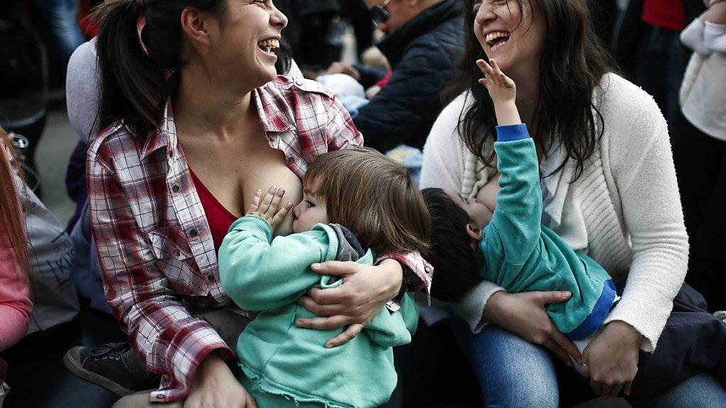 Mütter demonstrieren in der argentinischen Hauptstadt Buenos Aires für das öffentliche Stillen. (Archivbild)