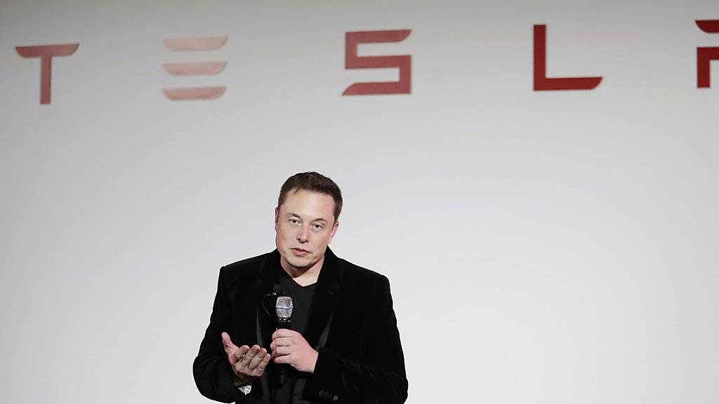 Tesla-Chef Elon Musk zum schnellsten Serienautos der Welt her: «Das ist ein Zeichen dafür, dass Elektroautos die Zukunft sind.»