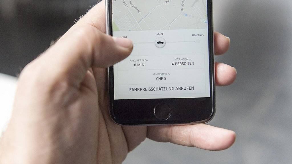 Nicht nur über die Uber-App, sondern auch über den Facebook Messenger sollen künftig Taxi-Fahrten mit Uber bestellt werden können. (Symbolbild)