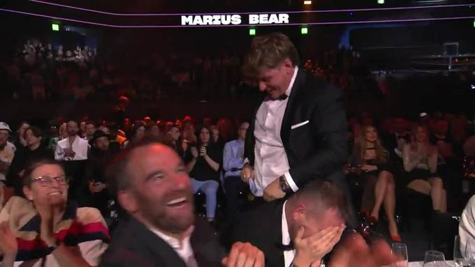 «Das habe ich wirklich nicht erwartet»: Marius Bear amüsiert mit offener Hose