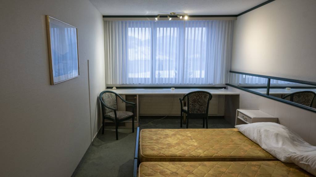 Der Kanton Nidwalden nutzt in Buochs das leerstehende Hotel Postillon als Asylunterkunft. (Archivaufnahme)