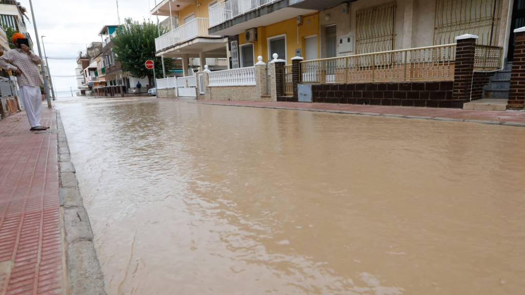 Im Gebiet Murcia kam es zu schweren Überschwemmungen aufgrund starker Regenfälle. Foto: Edu Botella/EUROPA PRESS/dpa