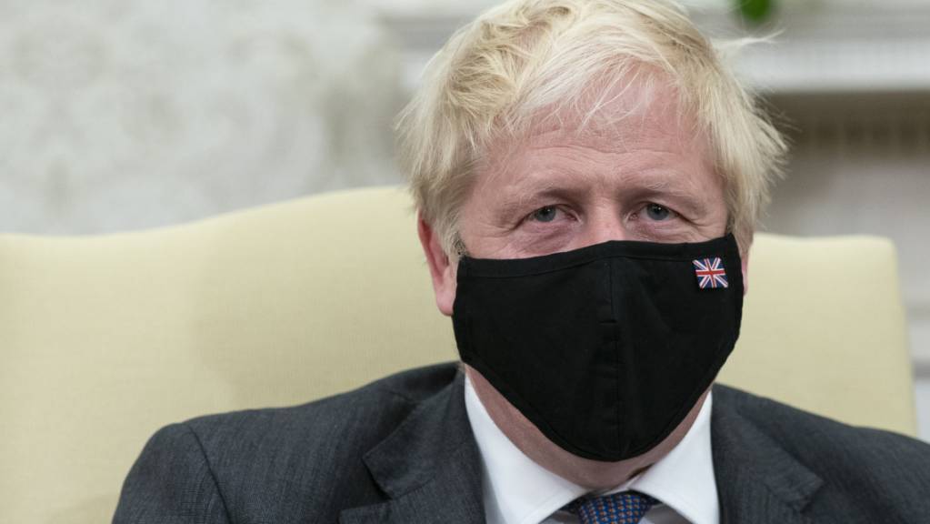 Boris Johnson, Premierminister von Großbritannien, ruft in der U-Boot-Debatte zur Mässigung auf. Foto: Alex Brandon/AP/dpa