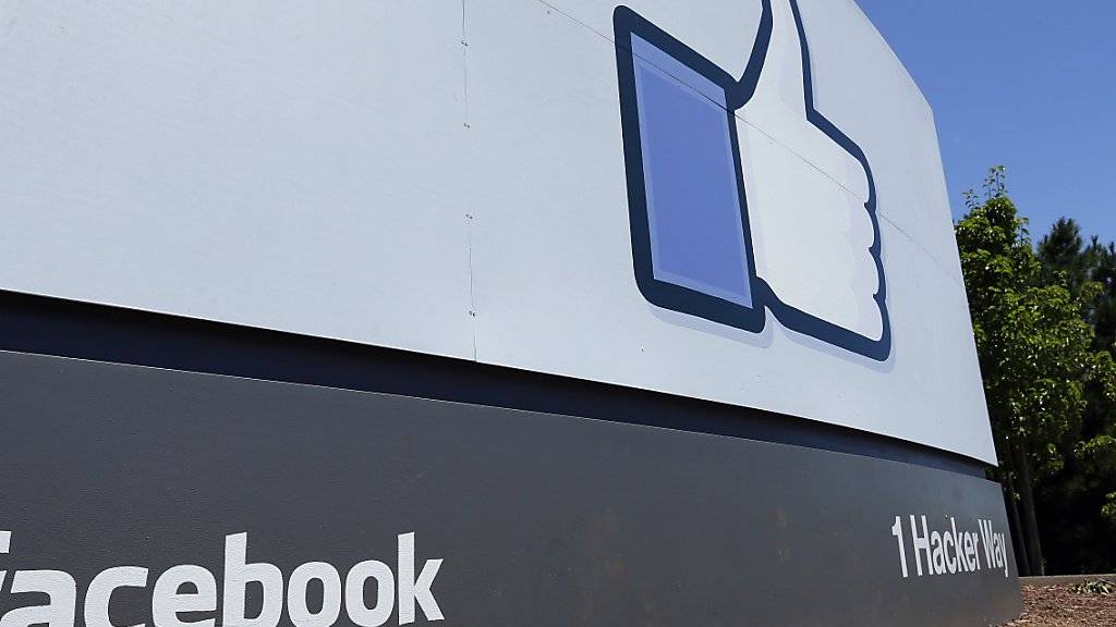 Facebook hat zum Jahreswechsel vorgeschlagen, das 46-jährige Bestehen von Freundschaften bei dem Online-Netzwerk zu feiern. Der Aufruf kam über 30 Jahre zu früh.  (Archiv)