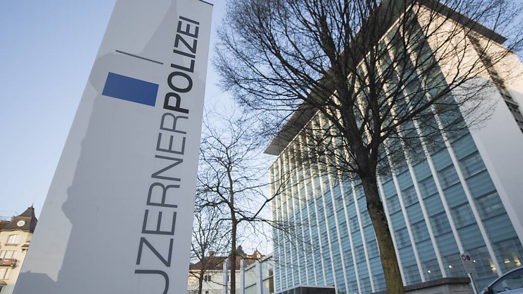 Die Luzerner Polizei ist am Donnerstag zu einem längeren Einsatz nach Fischbach ausgerückt. Eine Person wurde in ärztliche Obhut gebracht. Verletzt wurde niemand. (Symbolbild)