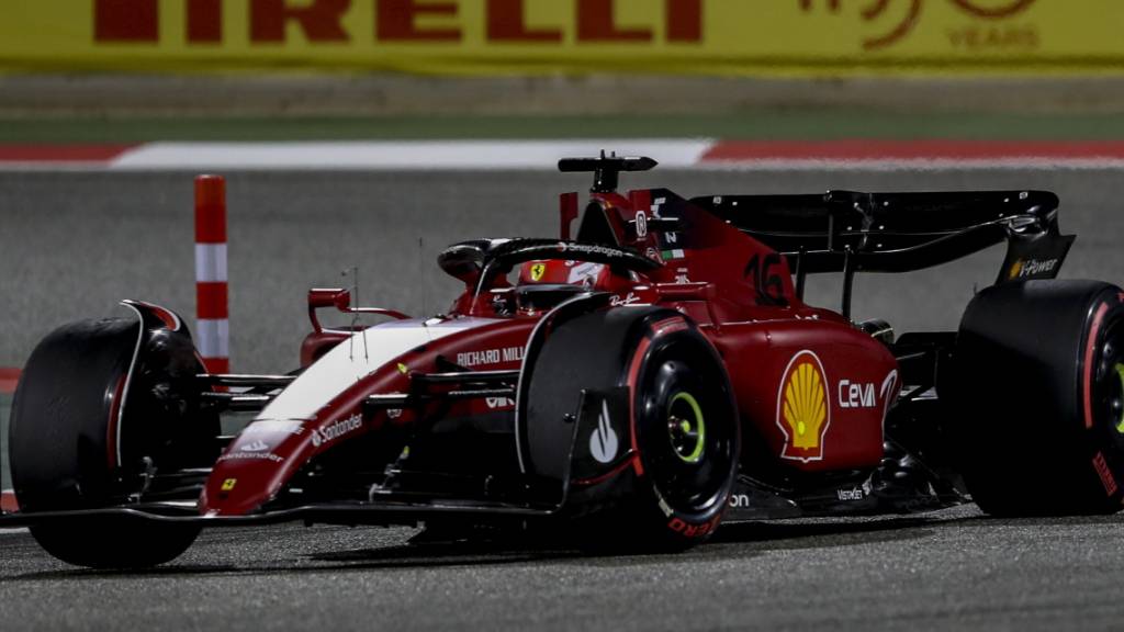 Der von der Pole-Position gestartete Charles Leclerc im Ferrari gewinnt beim Saisonauftakt der Formel 1 in Bahrain.