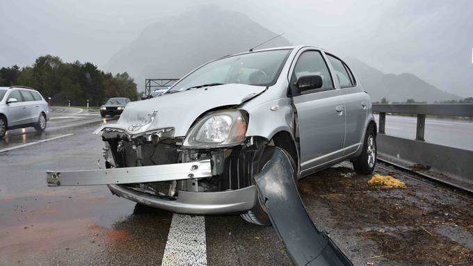 Selbstunfall wegen Aquaplaning