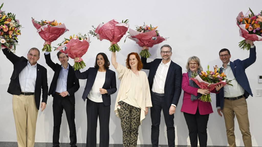 Der Winterthurer Stadtrat ist wieder komplett - aber noch ohne Präsident. Stefan Fritschi (FDP), Nicolas Galladé (SP), Martina Blum (Grüne), Christa Meier (SP), Kaspar Bopp (SP) sowie die beiden neuen Stadträte Romana Heuberger (FDP) und Andreas Geering (Mitte).