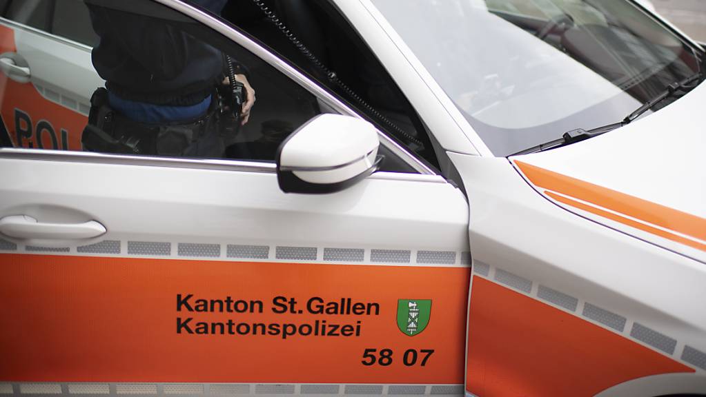 Nach Angaben der Kantonspolizei St.Gallen hat sich eine E-Bikerin bei einem Verkehrsunfall in Altstätten unbestimmte Verletzungen zugezogen. Sie wurde ins Spital gebracht. (Archivbild)