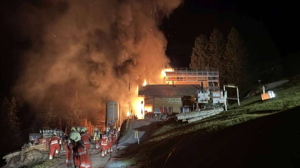 Am Mittwochabend brach im Restaurant Bichofalp in Elm GL ein Feuer aus.
