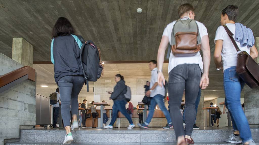 Am Campus der HSG haben wieder viele neue Studierende gestartet. (Archivbild)