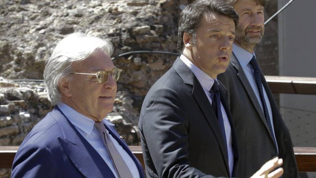 Der Schuh-Unternehmer Diego della Valle (links neben Regierungschef Matteo Renzi) stellt 25 Millionen Euro für die Restaurierung des Kolosseums zur Verfügung.