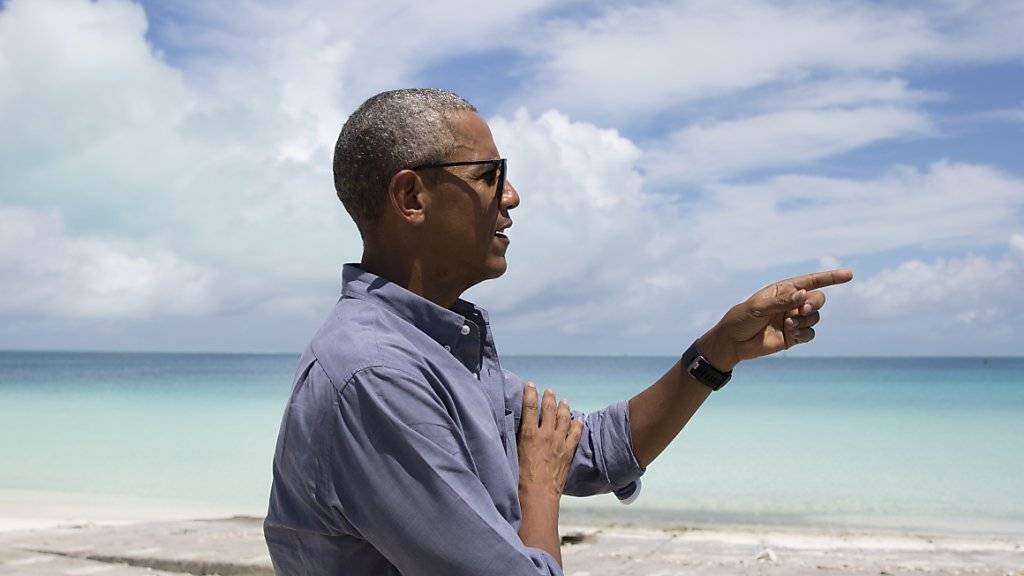 Dort drüben geh ich tauchen: Barack Obama am Donnerstag am Turtle Beach.