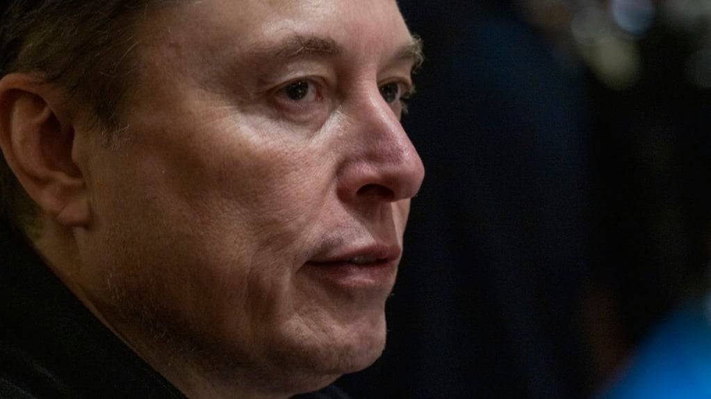 Elon Musk will Ende Juni einen Robotaxi-Dienst von Tesla starten. (Archivbild)