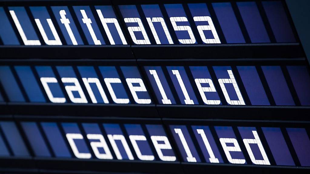 Der für morgen geplante Streik der Flugbegleiter bei der Lufthansa kann stattfinden. Das Arbeitsgericht Frankfurt hat einen Eilantrag des Unternehmens gegen den Arbeitskampf der Gewerkschaft Ufo abgelehnt. (Archiv)