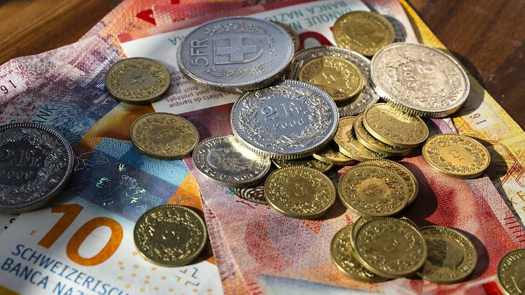 Die Löhne in der Schweiz dürften im Jahr 2024 etwas stärker gestiegen sein als bislang angenommen. Ein Teil davon dürfte aber von der Teuerung aufgefressen werden. (Symbolbild)