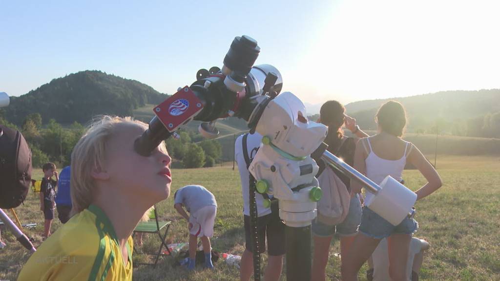 Seltenes Spektakel: Dutzende verfolgen die Sonnenfinsternis bei der Sternwarte Schafmatt