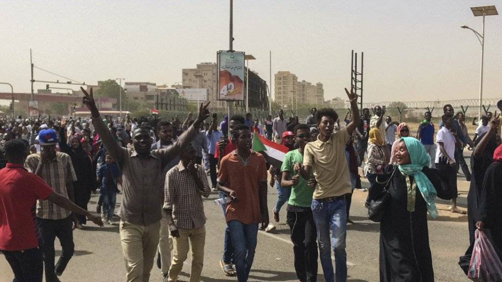 Jubel in Khartum: Demonstrierende feiern den Abgang von Langzeitpräsident Omar al-Bashir.