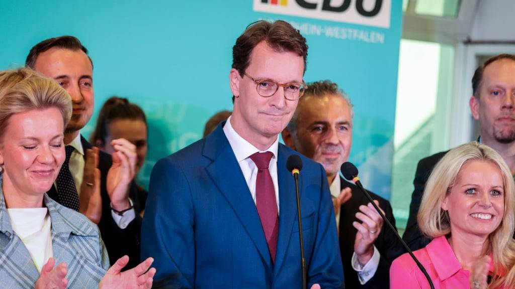 dpatopbilder - Hendrik Wüst spricht auf der CDU-Wahlparty. Foto: Christoph Reichwein/dpa