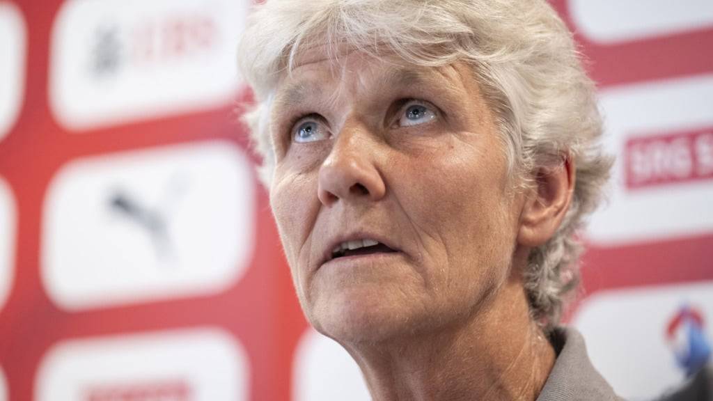 Der Blick von Nationaltrainerin Pia Sundhage verrät: Die Generalprobe am Donnerstag gegen Tschechien ist kein «normales» Testspiel