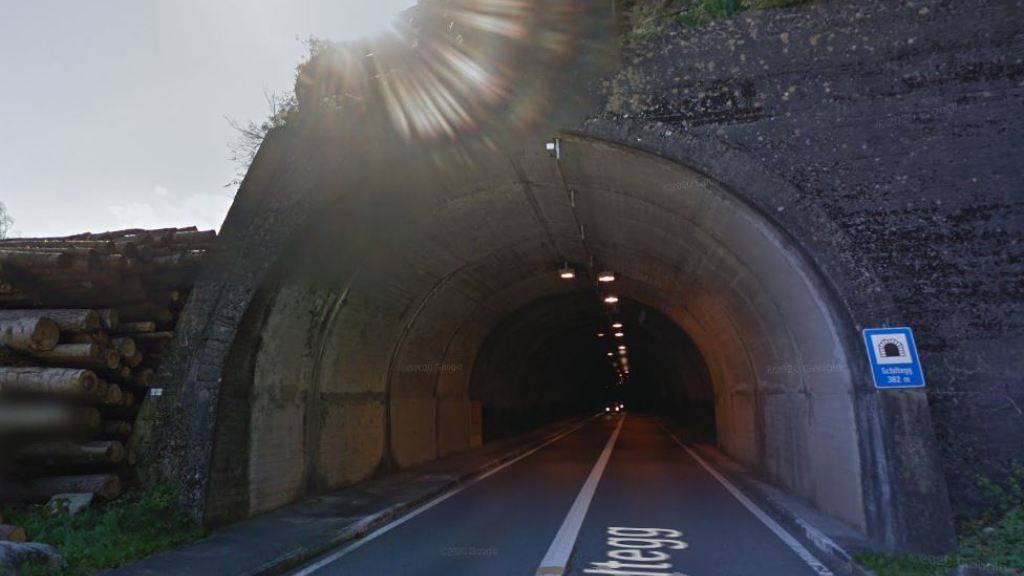 Im Tunnel Schiltegg in der Urner Gemeinde Bauen leuchtet bald neues Licht.