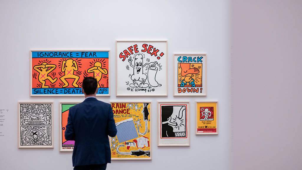 Eine Sammlung mit Werken des Künstlers Keith Haring zum Thema Sexualität in einer Ausstellung im Museum Folkwang, die vom 21. August - 29. November 2020 stattfindet. Foto: Fabian Strauch/dpa - ACHTUNG: Nur zur redaktionellen Verwendung im Zusammenhang mit einer Berichterstattung über die Ausstellung und nur mit vollständiger Nennung des vorstehenden Credits