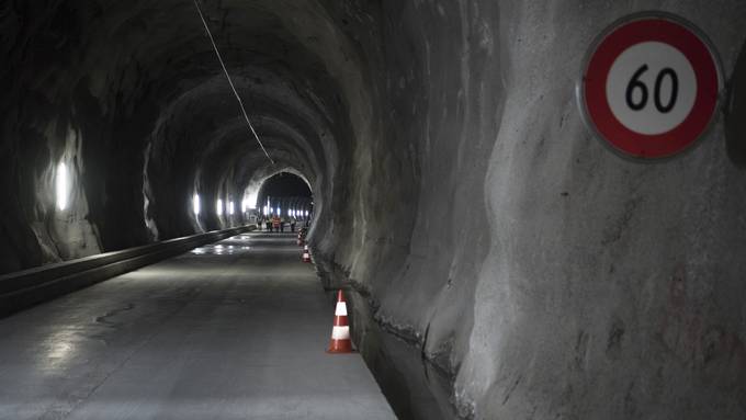 BLS unterbricht Sanierungsarbeiten im Lötschbergtunnel