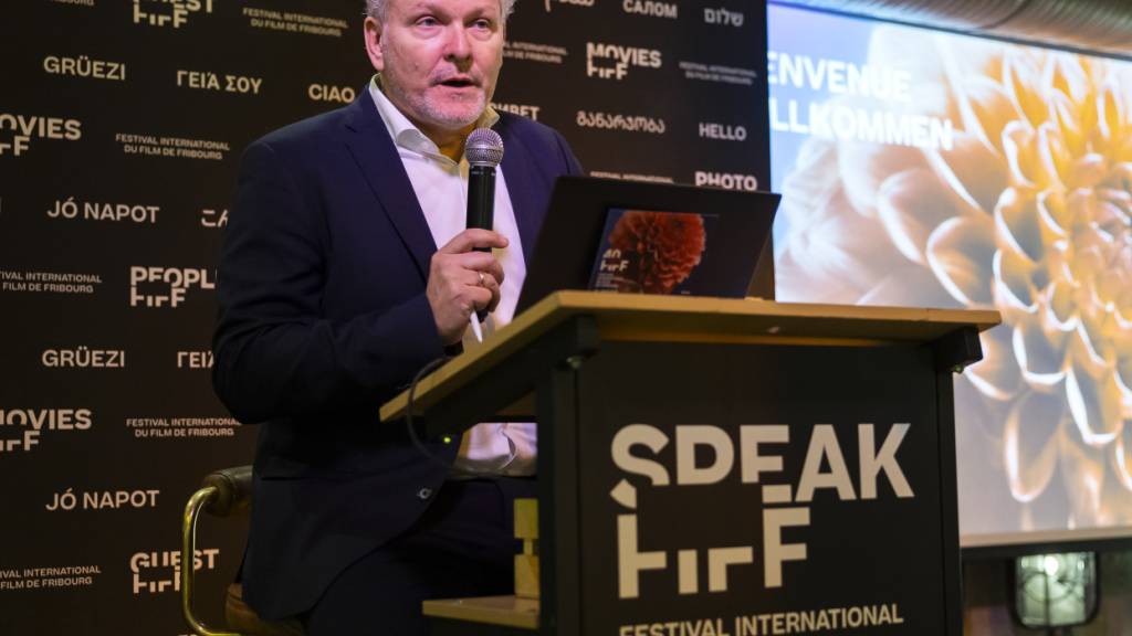 Die Blumen sollen die diesjährige Jubiläumsausgabe des Freiburger Filmfestivals (FIFF) sprichwörtlich «erblühen» lassen. Am Freitag eröffnete Vereinspräsident Mathieu Fleury die 40. Ausgabe des FIFF.