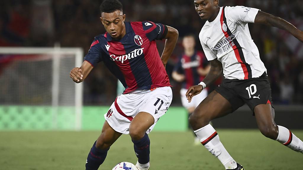 Dan Ndoye (vorne links) im Bologna-Dress am Ball