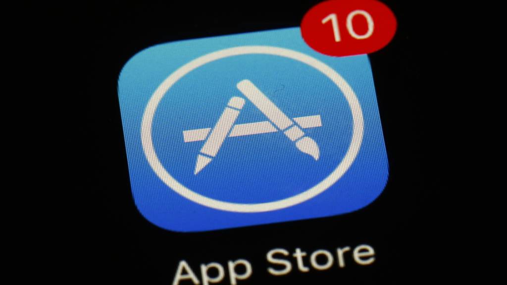 Musikstreaming-Anbieter dürfen ihre Nutzer im Europäischen Wirtschaftsraum künftig zwar zu einem Abo-Abschluss ausserhalb des App Stores von Apple leiten. Der iPhone-Konzern will dafür aber eine Gebühr von bis zu 27 Prozent vom Kaufpreis kassieren. (Archivbild)