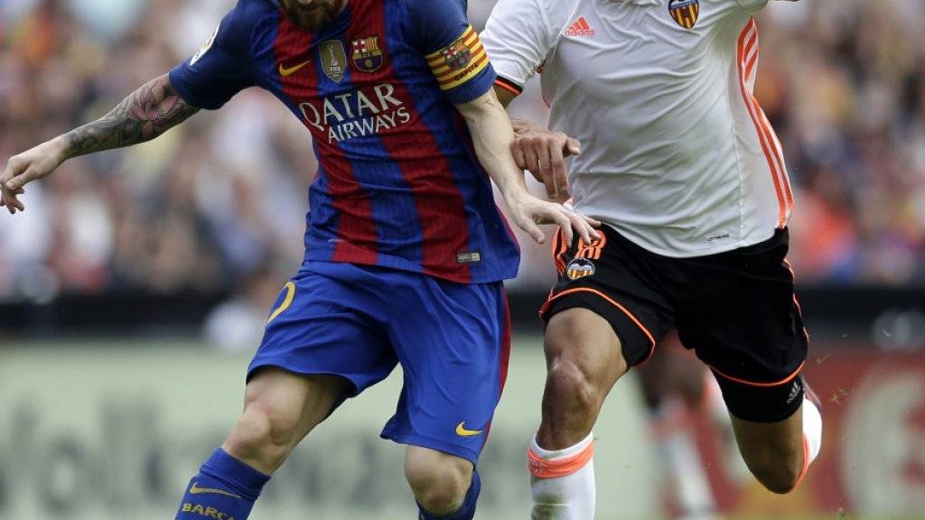 Lionel Messi (links) im Duell mit Valencias Enzo Perez