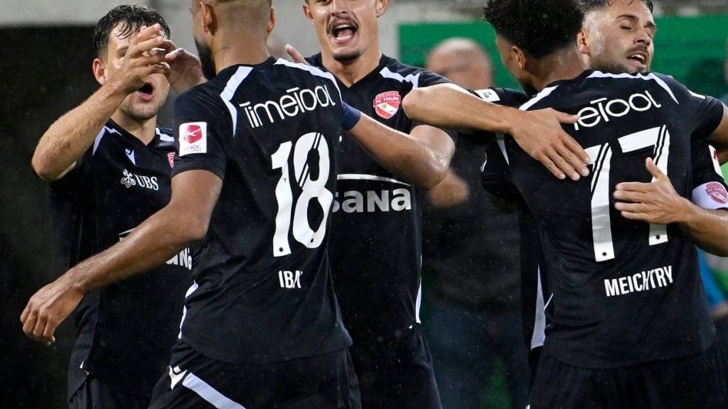 Der Jubel eines neuen Leaders: Thun siegte in St. Gallen in einem umkämpften Spiel 2:1