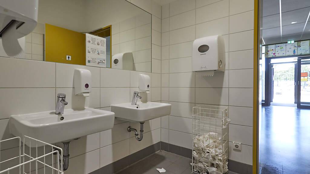 Viele Niederländer verkneifen sich Gang zur Schultoilette