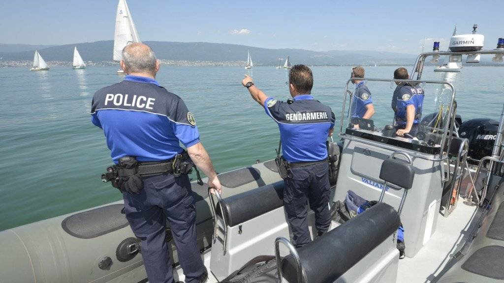 Die Polizei hat die Leiche des Bootsführers im Neuenburgersee bei Cudrefin entdeckt. (Symbolbild)