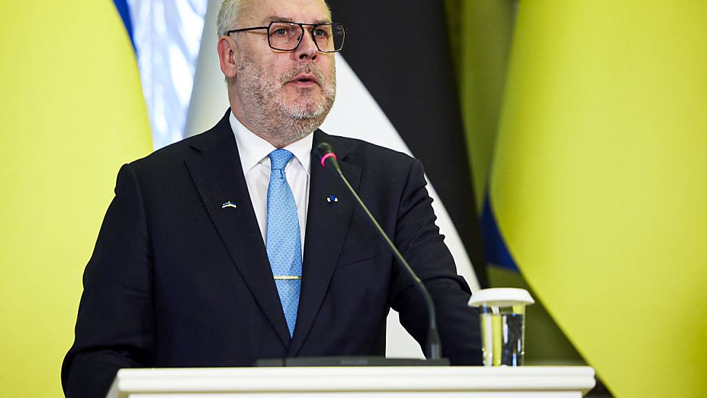HANDOUT - Auf diesem vom Pressebüro des ukrainischen Präsidenten zur Verfügung gestellten Foto spricht der Alar Karis, Präsident von Estland, während einer gemeinsamen Pressekonferenz mit dem ukrainischen Präsidenten Selensky nach ihren Gesprächen. Foto: Uncredited/Ukrainian Presidential Press Office/AP/dpa