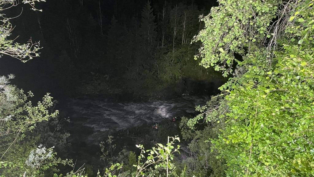Die leblose Kajakfahrerin wurde erst in der Dunkelheit in einer komplexen Bergungsaktion aus der Landquart im Prättigau geborgen.