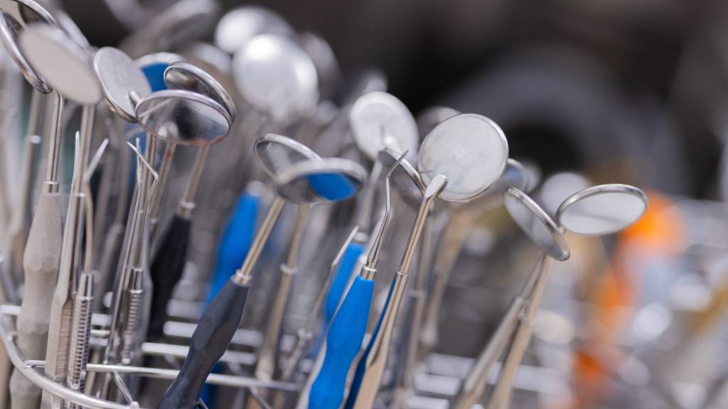 Die Häufigkeit der Besuche beim Zahnarzt für die Dentalhygiene war eines der Themen der Befragung zur Gesundheit der St. Galler Bevölkerung. (Archivbild)