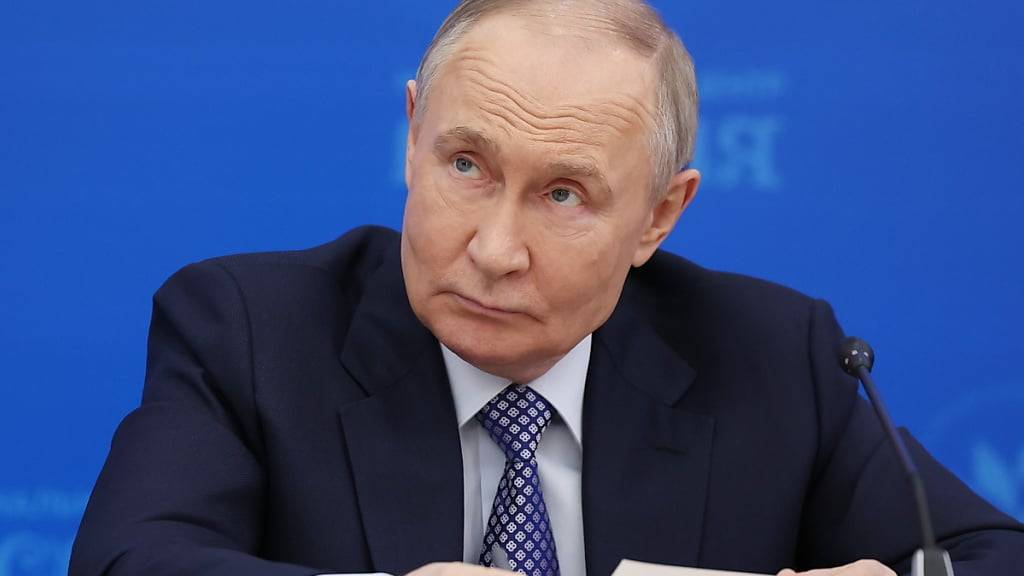 Vom Internationalen Strafgerichtshof als Kriegsverbrecher gesucht macht der russische Präsident Wladimir Putin Jagd auf Gegner seines Regimes. Diese gelten gemäss Gesetz oft als «ausländische Agenten». Was das in Wahrheit ist, weiss der Geheimdienstagent in der damaligen DDR. (Archivbild)