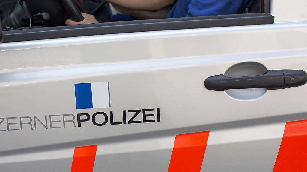 Nach Auffahrunfall: Luzerner Polizei sucht Aargauer Lenker