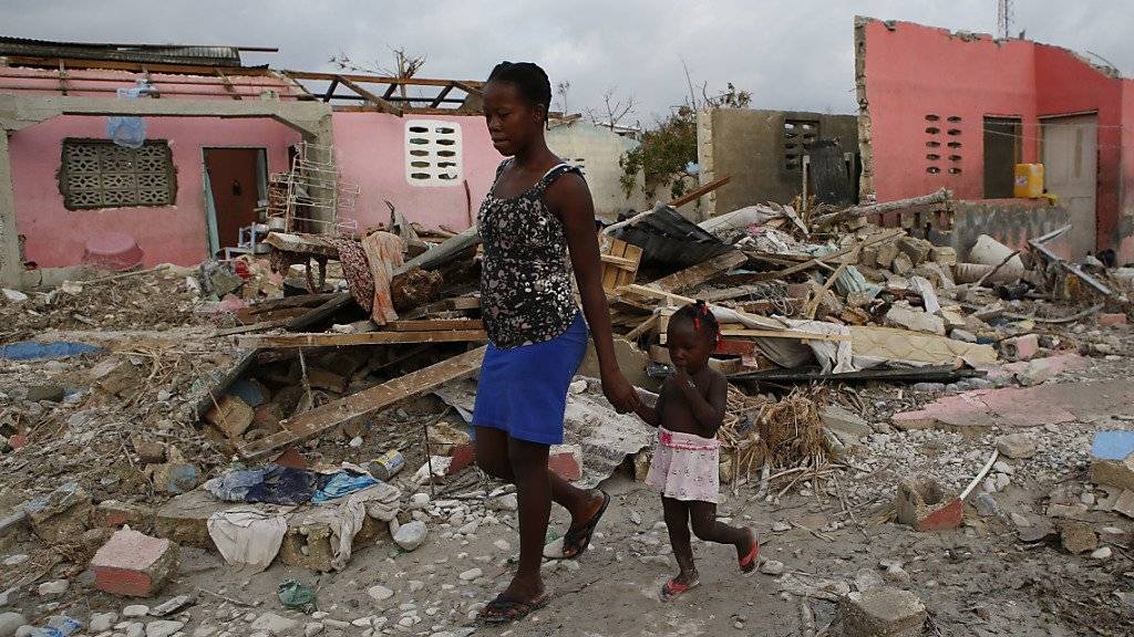 In der stark von Hurrikan «Matthew» betroffenen Ortschaft Port-Salut in Haiti (Archivbild) sind erste Lastwagen mit Hilfsgütern angekommen.