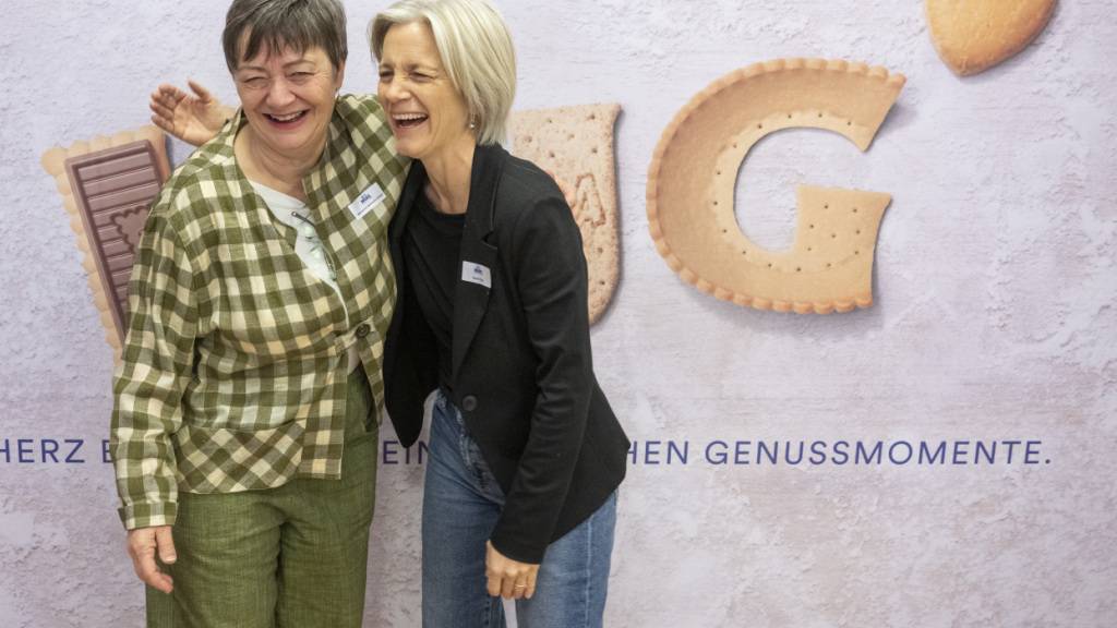 Marianne Wüthrich (links) und Anna Hug, Co-Leiterinnen des Backwarenproduzenten Hug, haben gut lachen: Der Guetzlihersteller hat 2025 einen neuen Umsatzrekord verzeichnet.