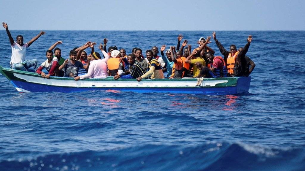 Nach Angaben der Internationalen Organisation für Migration wagen sich nicht weniger Menschen auf die gefährliche Fahrt über das Mittelmeer. Doch das Risiko, dabei zu sterben, hat sich vervierfacht. (Archivbild)