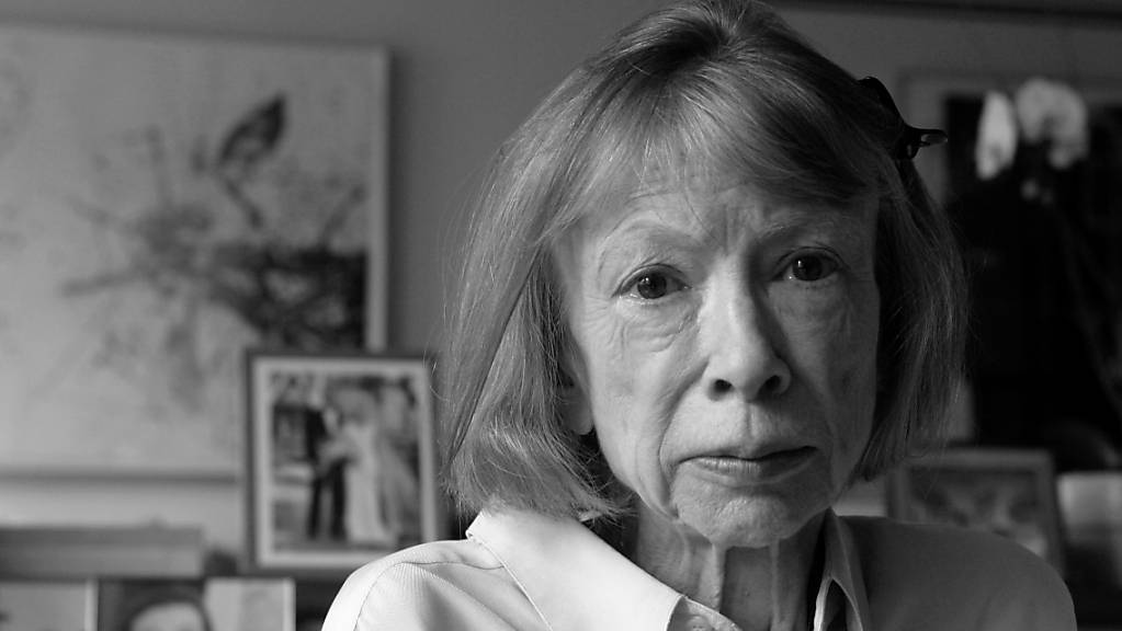 Die Schriftstellerin Joan Didion ist am Donnerstag im Alter von 87 Jahren in New York gestorben.