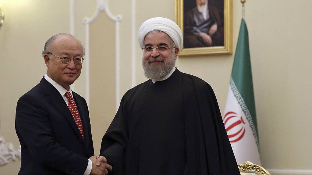 Irans Präsident Ruhani begrüsst IAEA-Chef Amano zu Gesprächen in Teheran.