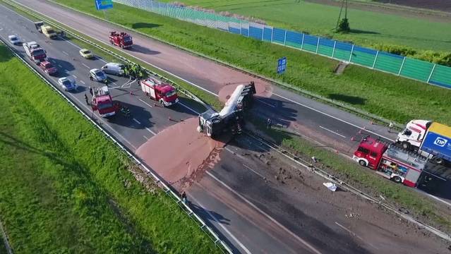 12 Tonnen Flüssige Schokolade Auf Der Autobahn Telem1