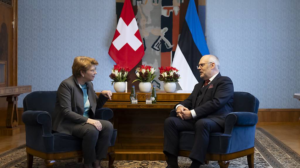 Bundespräsidentin Viola Amherd (links) ist am Dienstag in der estnischen Hauptstadt Tallinn mit dem Präsidenten Alar Karis im Präsidentenpalast zusammengekommen.