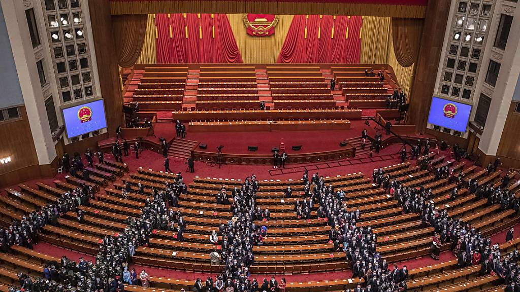 Der Nationale Volkskongress in Peking hat eine umstrittene Änderung des Wahlsystems in der chinesischen Sonderverwaltungsregion Hongkong gebilligt. Foto: Roman Pilipey/EPA Pool/AP/dpa
